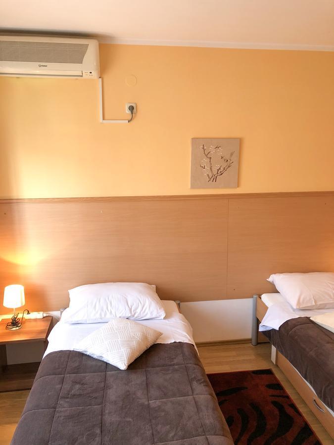Smjestaj Natalija Hotel Осиек Екстериор снимка