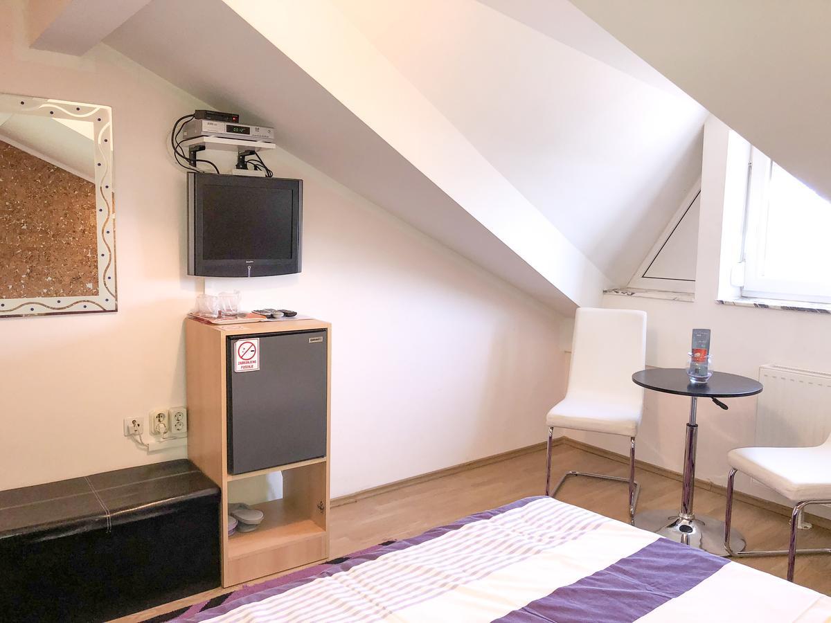 Smjestaj Natalija Hotel Осиек Екстериор снимка