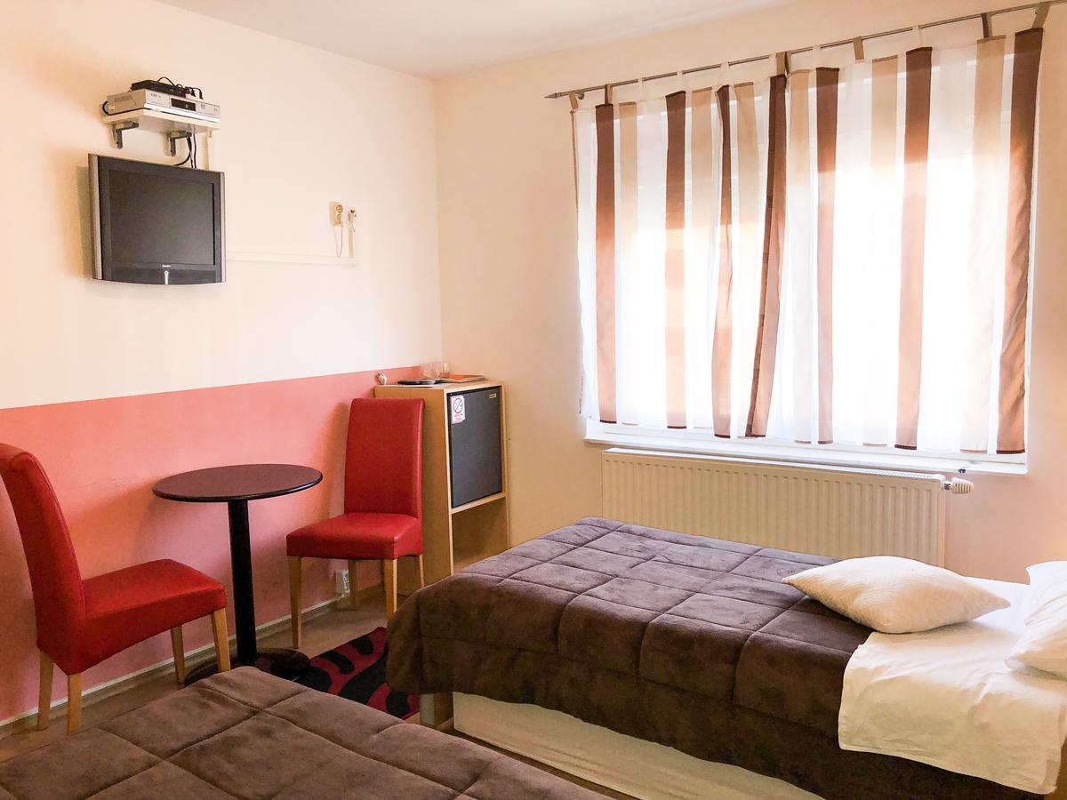 Smjestaj Natalija Hotel Осиек Екстериор снимка