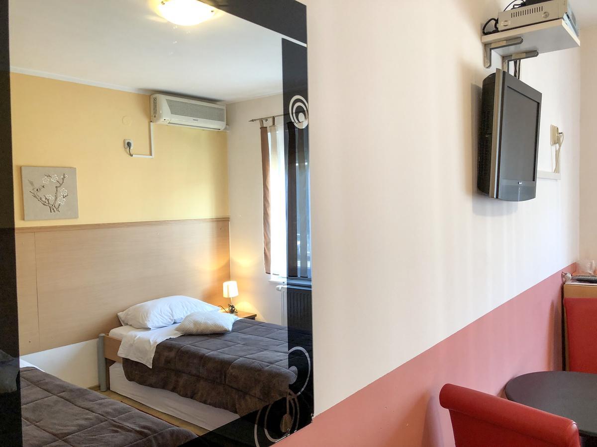 Smjestaj Natalija Hotel Осиек Екстериор снимка